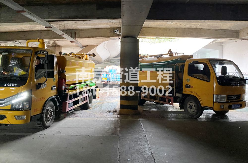 274科技园商场地下室化粪池清理